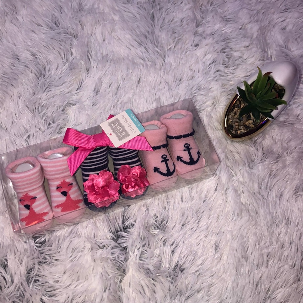 Hudson Baby girl 3 baby socks 0-9months